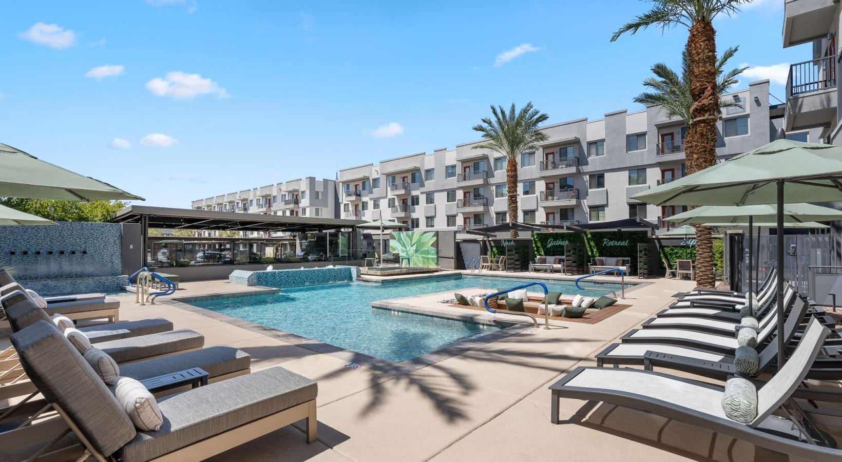 Pool and poolside area at 601 Pax.