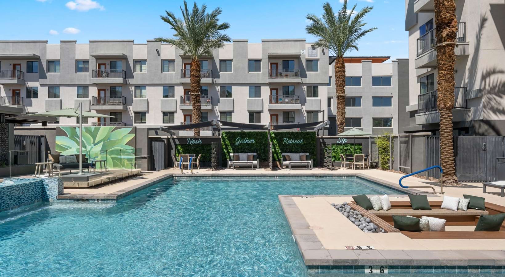 Pool and poolside area at 601 Pax.